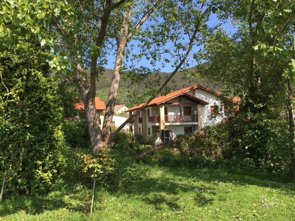 Apartamentos Rurales La Fuente Pesués المظهر الخارجي الصورة